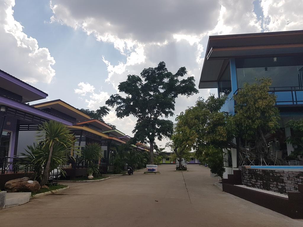 D-Sine Resort Бурирам Экстерьер фото